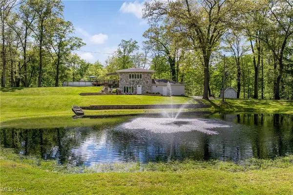 Clinton, OH 44216,996 White Oaks DR