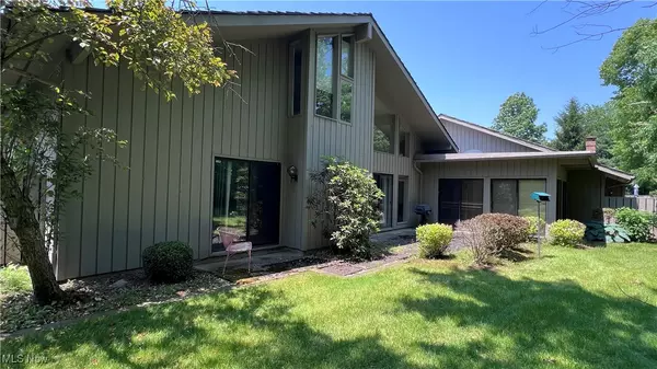 Aurora, OH 44202,250 Laurel CIR #13