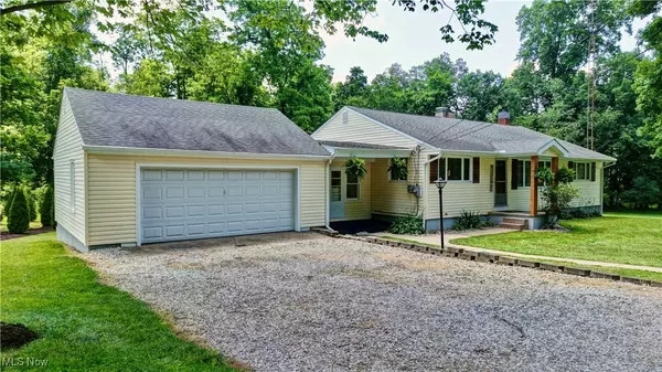 6913 S Elyria RD,  Shreve,  OH 44676