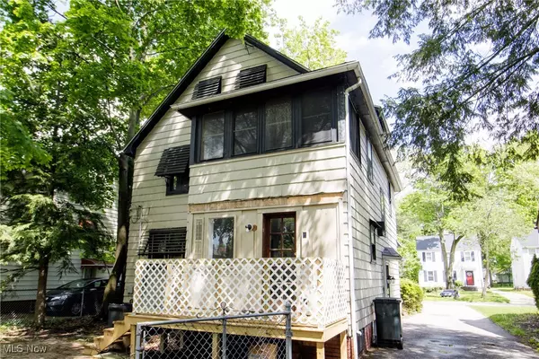 Cleveland Heights, OH 44121,858 Roanoke RD