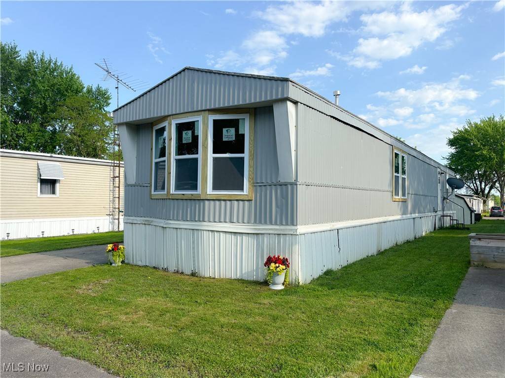 11 Redwood DR, Beloit, OH 44609