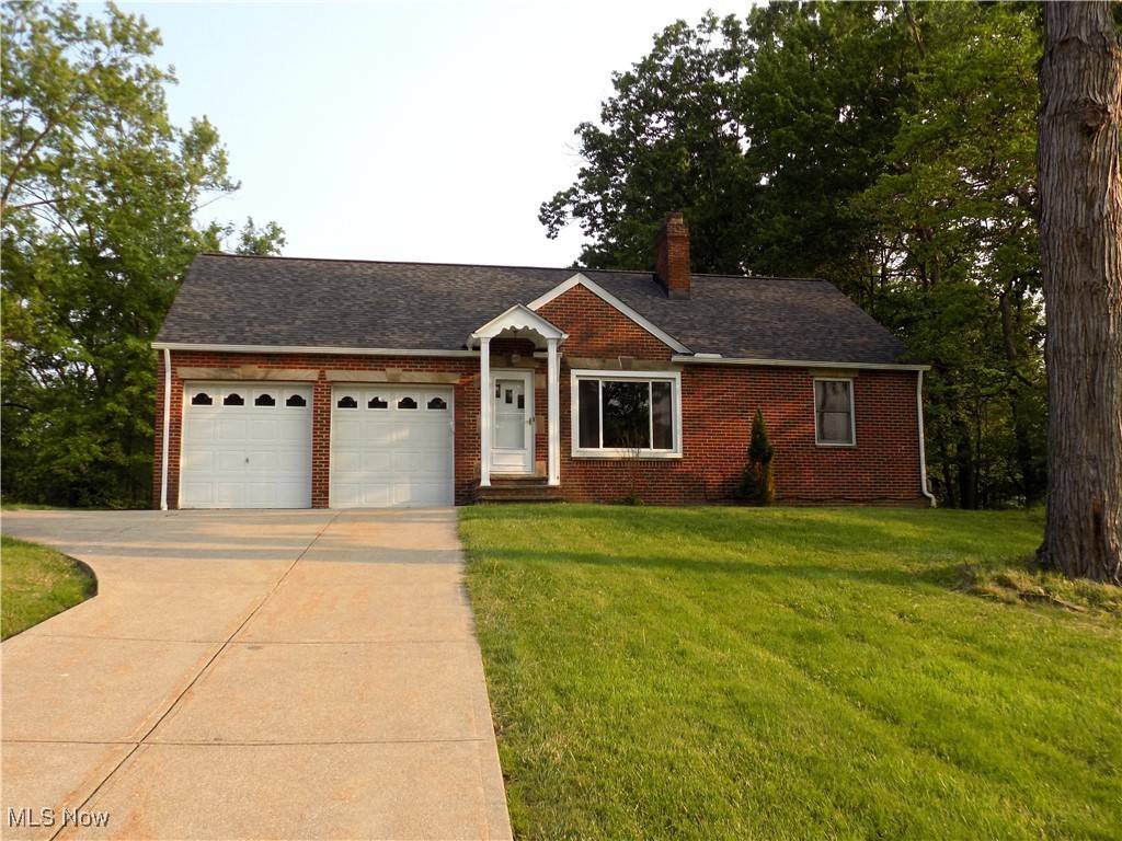 1032 Chestnut RD, Seven Hills, OH 44131