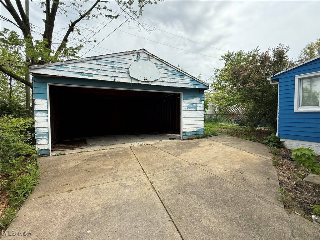 Cleveland, OH 44128,16109 Delrey AVE