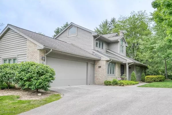 20 Deerfield LN, Beachwood, OH 44122