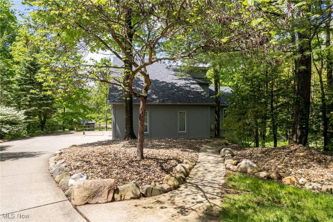 2616 Bethany LN, Hinckley, OH 44233
