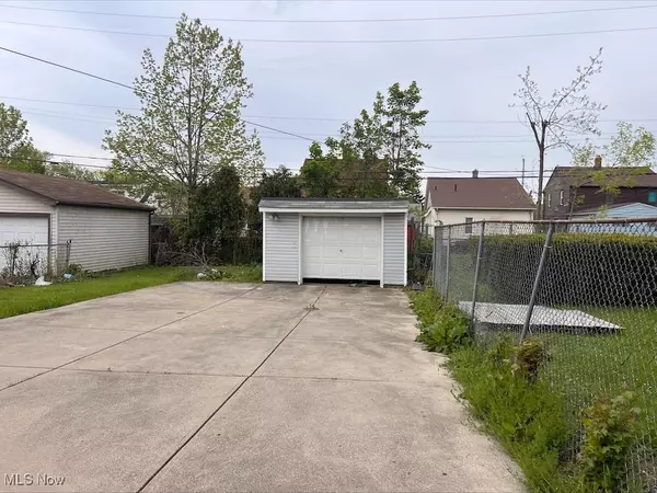 Cleveland, OH 44128,3976 E 154th ST