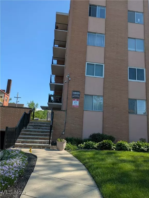 Lakewood, OH 44107,12029 Clifton BLVD #101