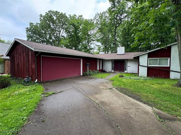 724 Wyleswood DR, Berea, OH 44017