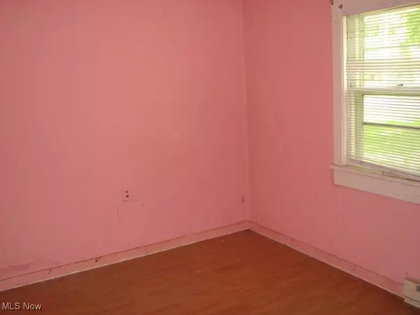 Andover, OH 44003,6860 Linden AVE