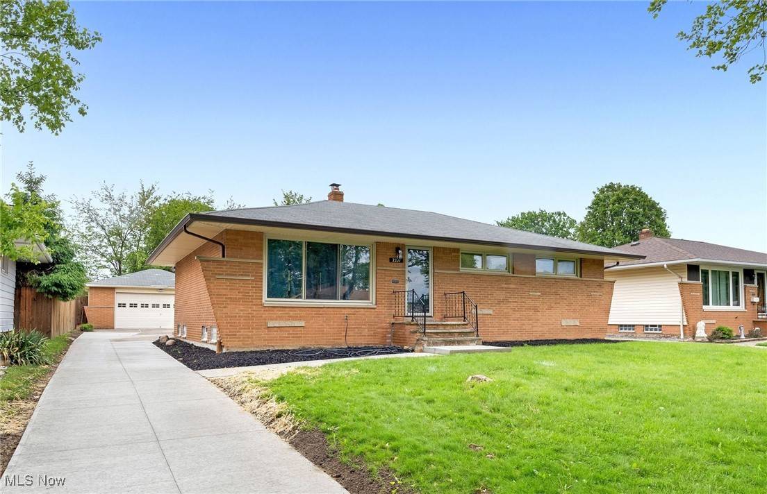 7271 Whitaker DR, Parma, OH 44130