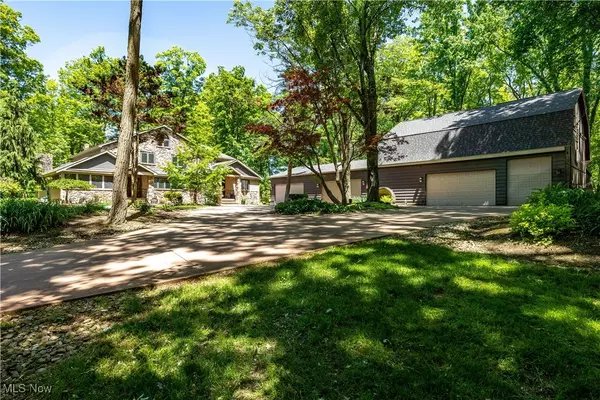 Olmsted Twp, OH 44138,7587 Lewis RD