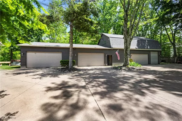 Olmsted Twp, OH 44138,7587 Lewis RD