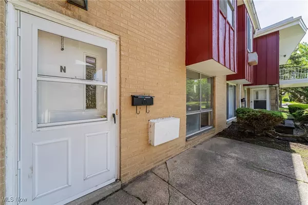 Euclid, OH 44132,27701 Mills AVE #2N