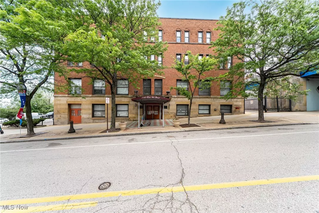 Cleveland, OH 44113,1133 W 9th ST #305