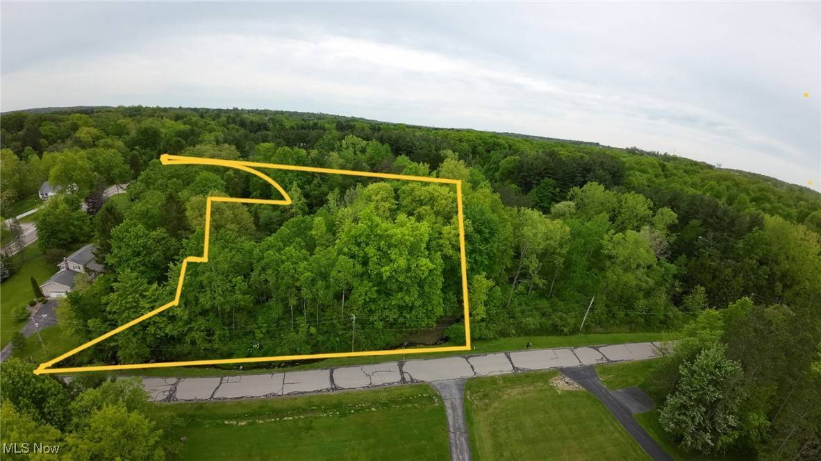 Clarkwood DR, Chardon, OH 44024