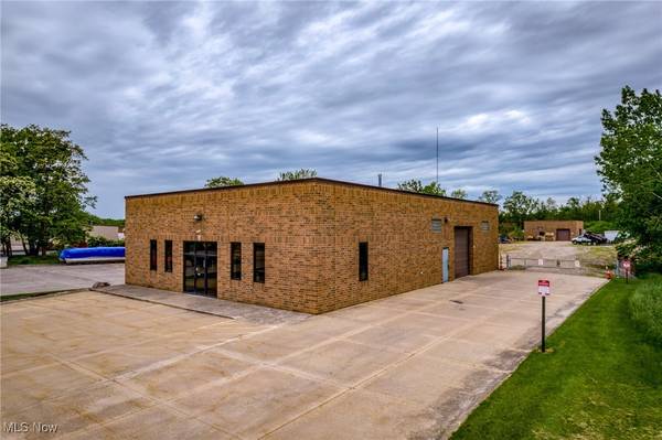 9552 York Alpha DR, North Royalton, OH 44133
