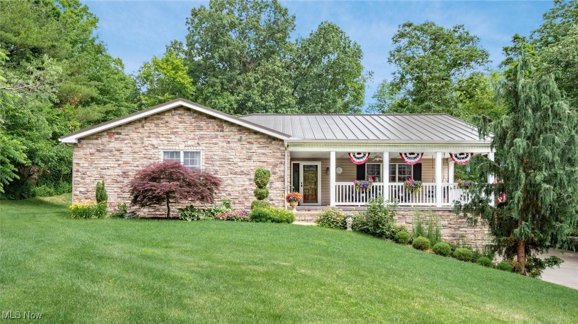8 Manor DR, Cambridge, OH 43725