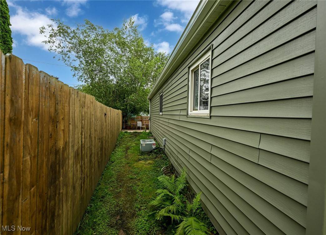 Akron, OH 44314,372 Waterford ST