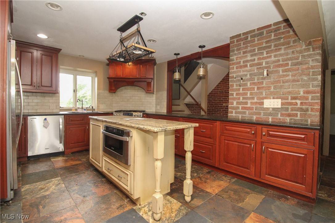 Lordstown, OH 44481,1268 Tait RD SW