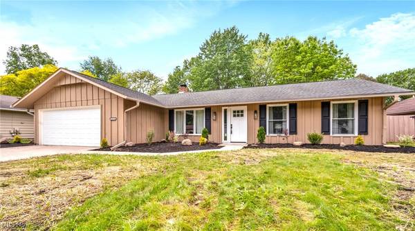 4950 Meadow Moss LN, North Ridgeville, OH 44039