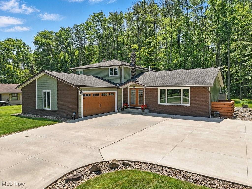 35260 Martin RD, Willoughby Hills, OH 44094