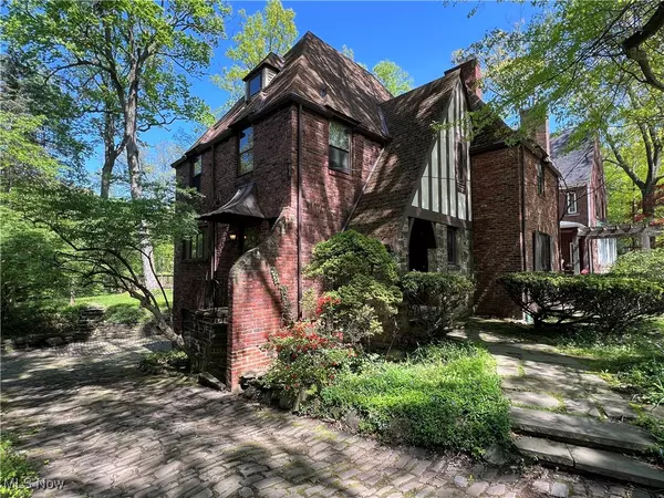 East Cleveland, OH 44112,16215 Oakhill RD