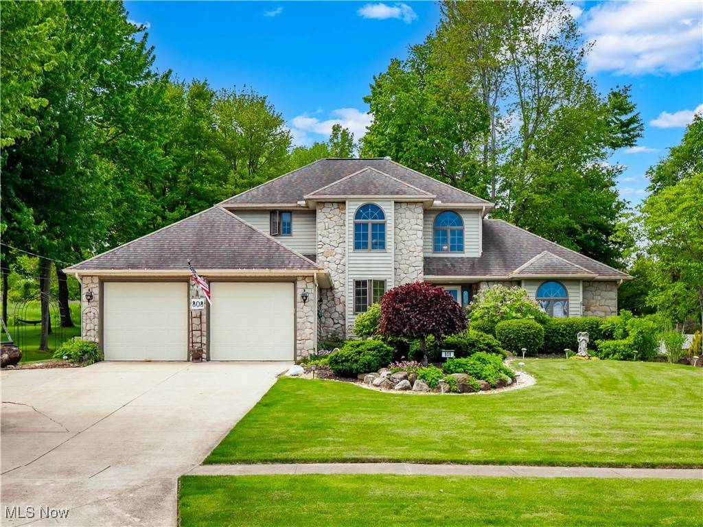 808 Crestline AVE, Amherst, OH 44001