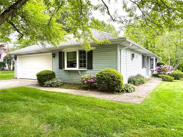 140 Burlington Oval DR, Chardon, OH 44024