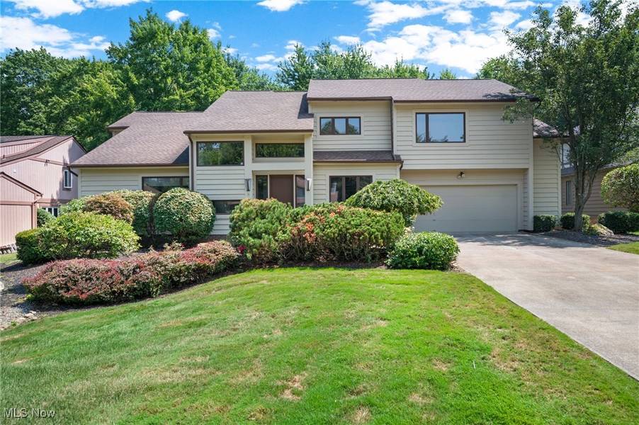 32560 Wintergreen DR, Solon, OH 44139
