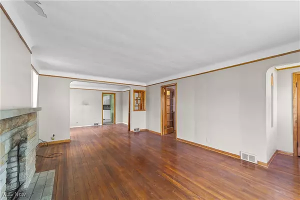 Parma, OH 44134,1613 Wexford AVE