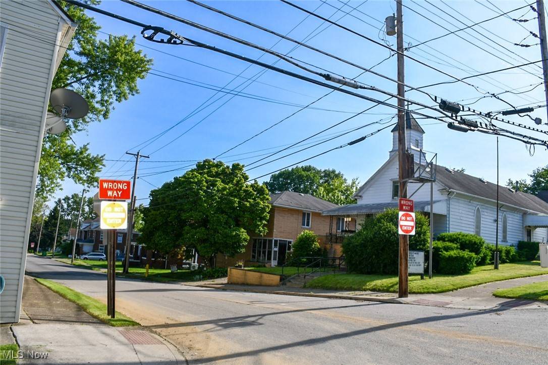 Barberton, OH 44203,128 21st ST NW