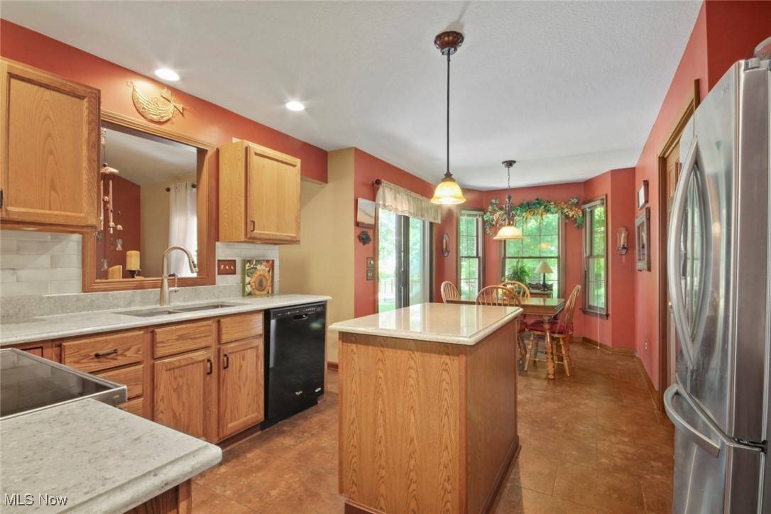 Warren, OH 44484,2108 NE Celestial DR NE