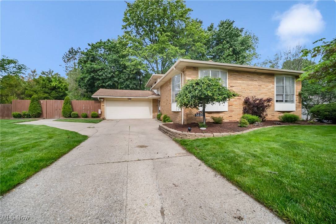 5512 Berkshire DR, North Olmsted, OH 44070