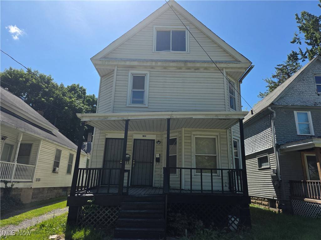 911 East AVE, Elyria, OH 44035