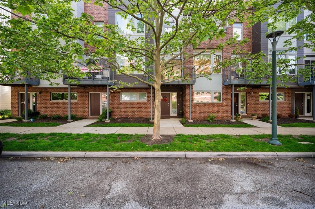 1257 W 75th ST #D1257, Cleveland, OH 44102