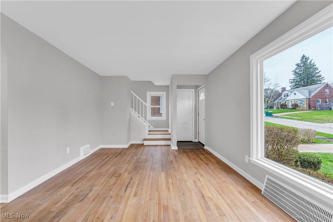 Maple Heights, OH 44137,19407 Gardenview DR