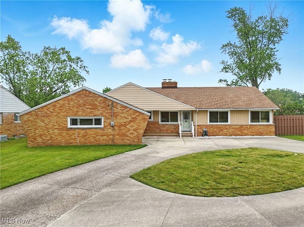 5871 Graydon DR, Seven Hills, OH 44131