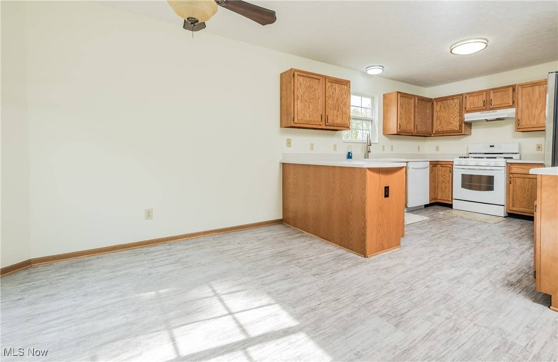 Hartville, OH 44632,10237 Middlebranch AVE NE