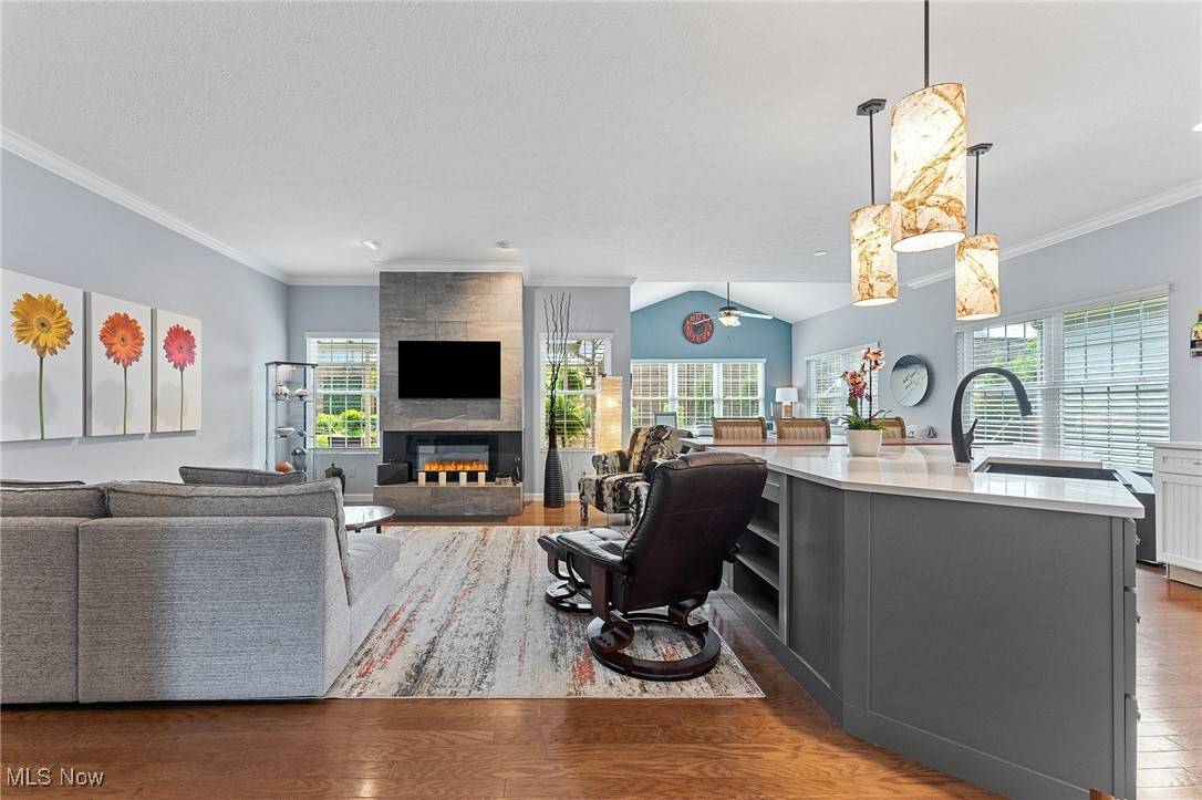 Bay Village, OH 44140,593 Cahoon Ledges DR
