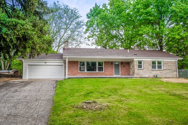 1885 Ganyard RD,  Akron,  OH 44313