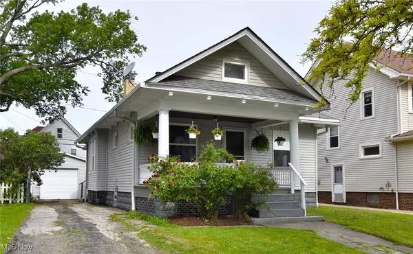 1238 Gladys AVE, Lakewood, OH 44107