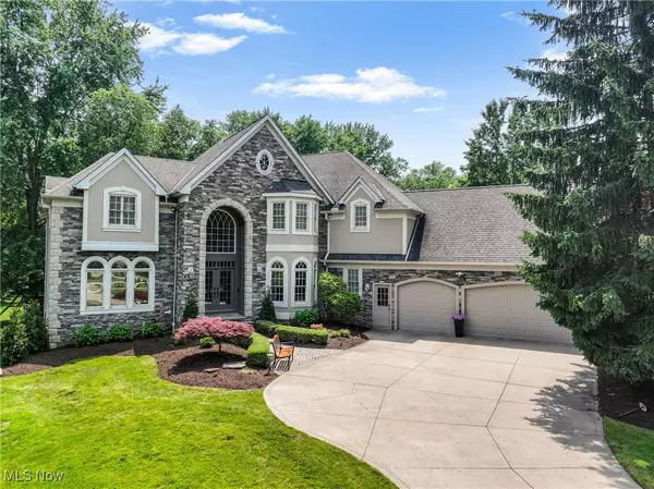 7400 Hillside LN, Solon, OH 44139