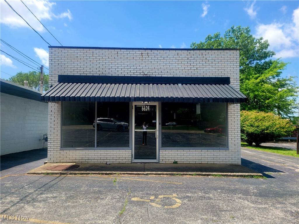 6624 Engle RD, Middleburg Heights, OH 44130