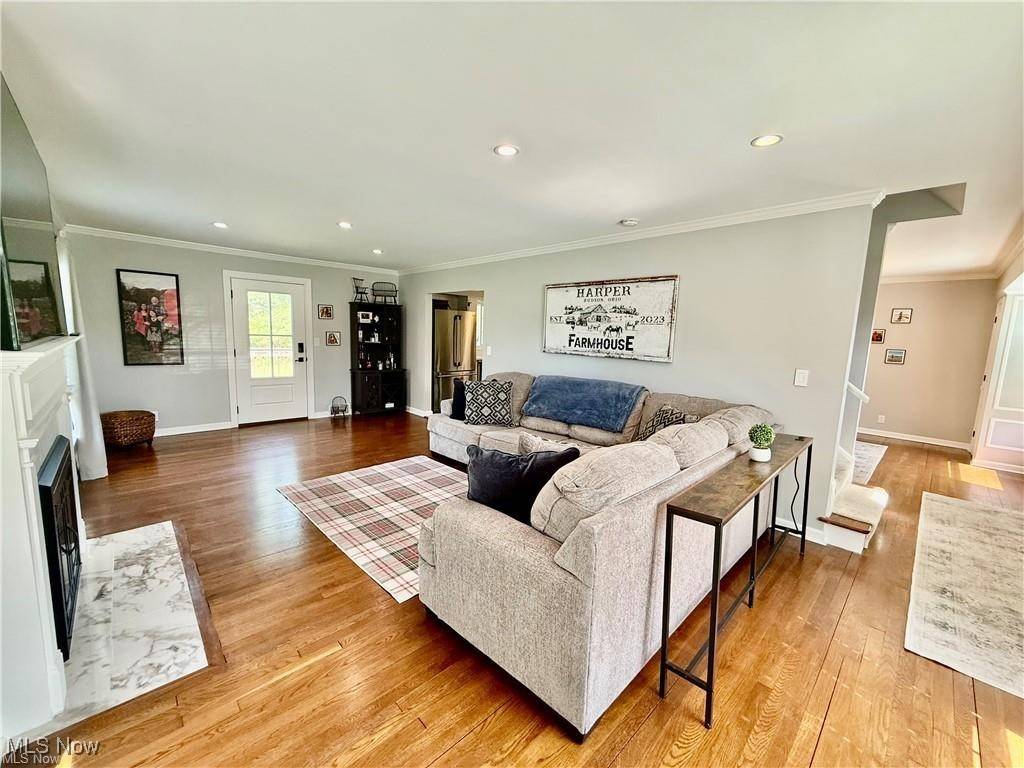 Hudson, OH 44236,6911 Post LN