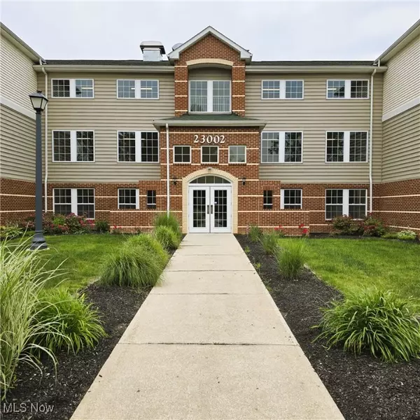 23002 Chandlers LN #101, Olmsted Falls, OH 44138