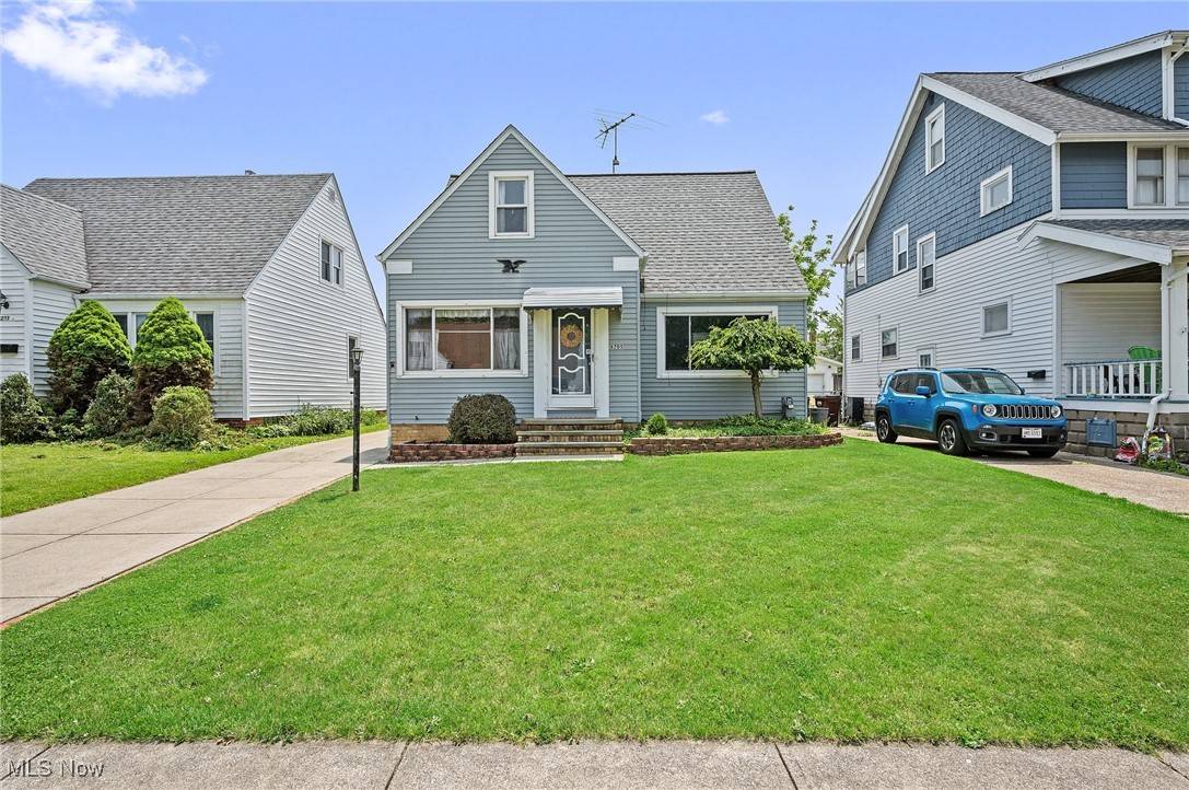8205 Ivandale DR, Parma, OH 44129