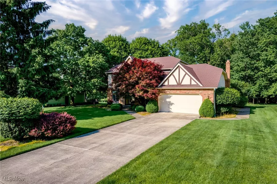 5011 Buttonbush LN, North Royalton, OH 44133