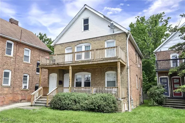 Lakewood, OH 44107,15018 Hilliard RD