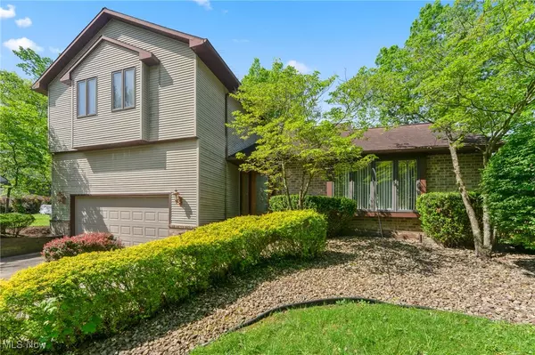 Canfield, OH 44406,520 Stonybrook LN