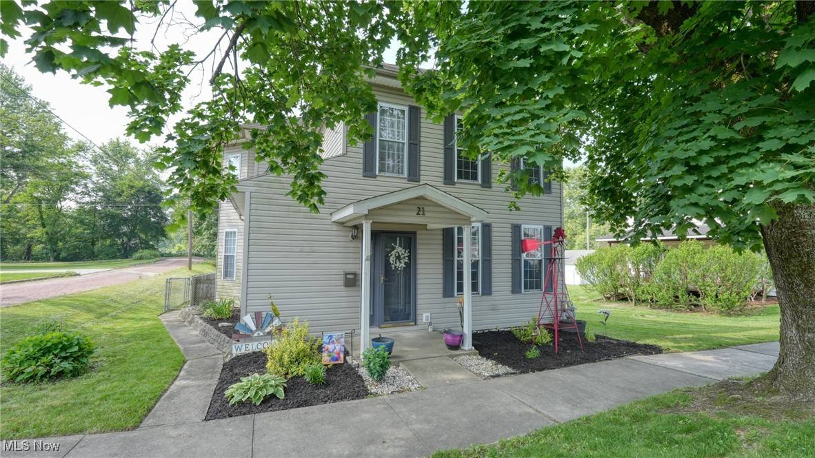 21 E Maple AVE, New Concord, OH 43762
